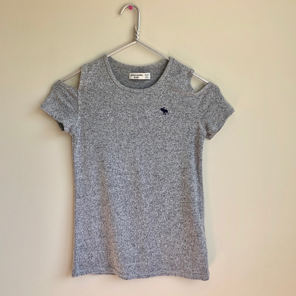 Abercrombie Kids Grey Cold Shoulder Tee✨